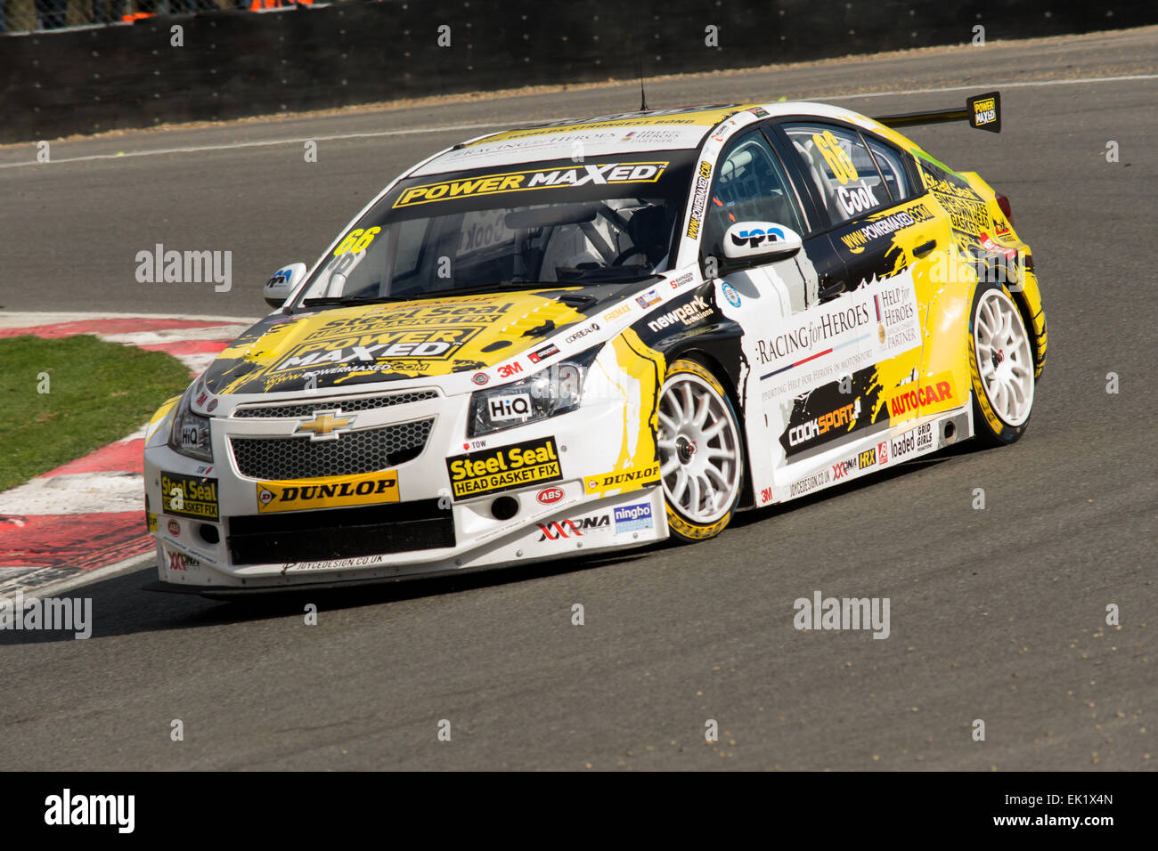 Fawkham, UK. 5. April 2015. Dunlop-MSA-britischen Tourenwagen-Meisterschaft in Brands Hatch auf 5. April 2015 in FAWKHAM, LONGFIELD, Vereinigtes Königreich. Bildnachweis: Gergo Toth/Alamy Live-Nachrichten Josh Koch macht Maxes Racing Stockfoto