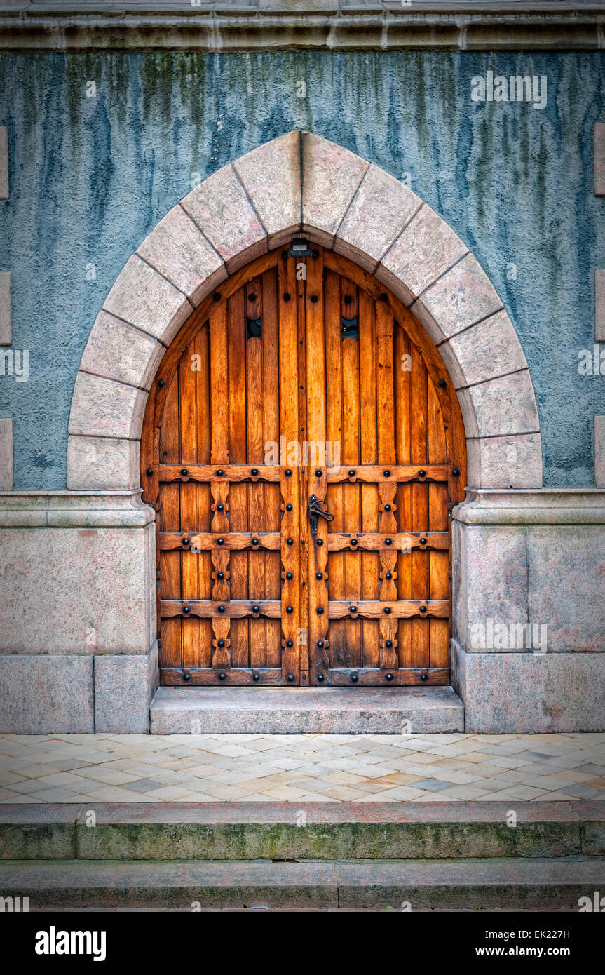 Gewölbte Holztüren aus dem Rathaus in Helsingborg, Schweden. Stockfoto