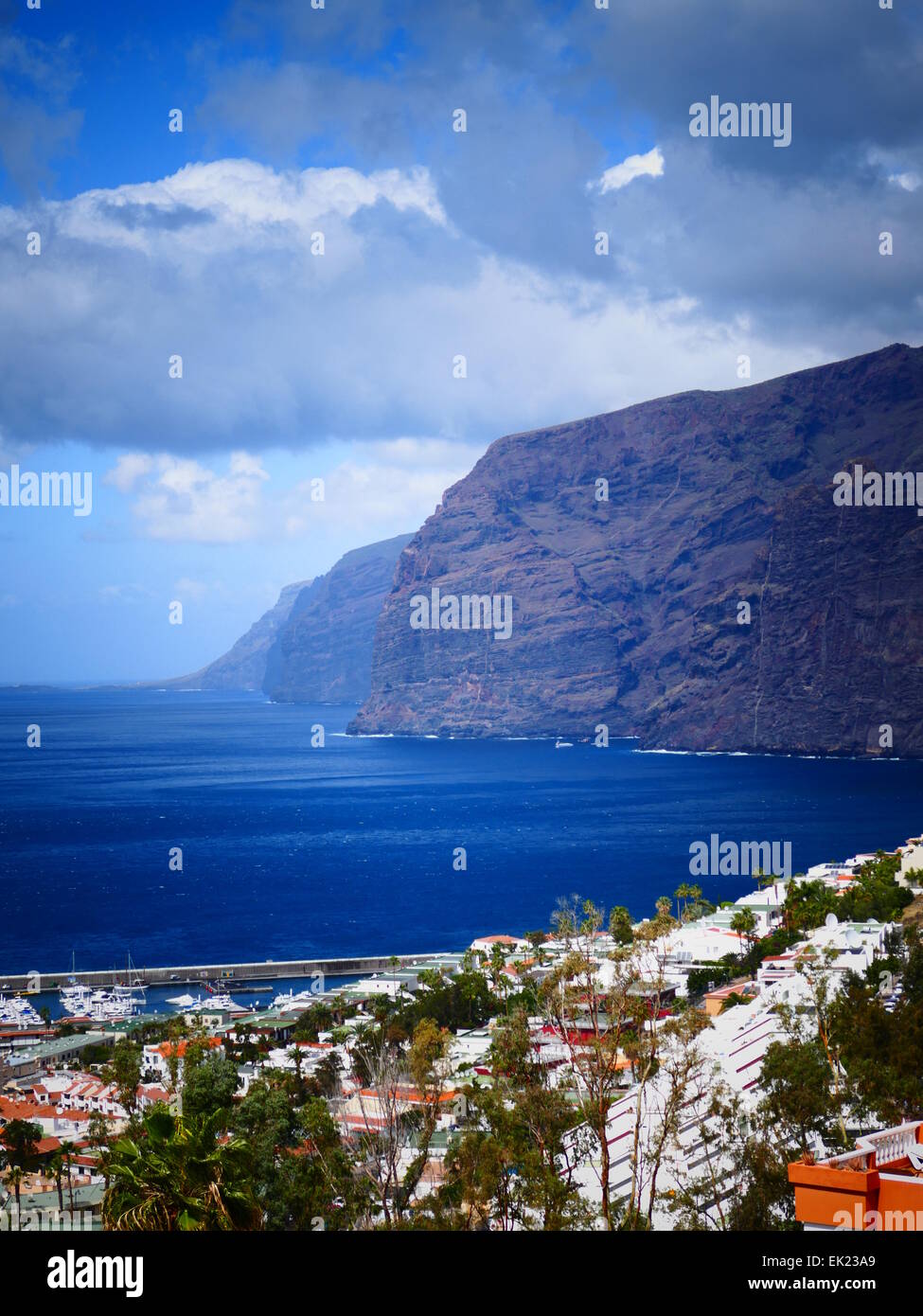 Los Gigantes Cliffs der Riesen n Puerto Santiago Teneriffa Insel Kanaren Spanien Stockfoto