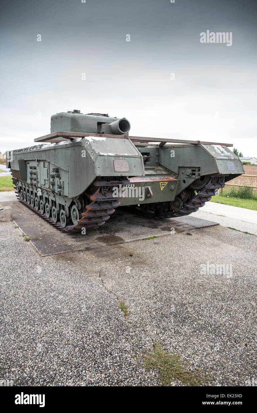 Britische 2. Weltkrieg Ära Churchill Tank in Lion Sur Mer, Calvados, Normandie, Frankreich, Europa in der Nähe von d-Day Sword beach Stockfoto