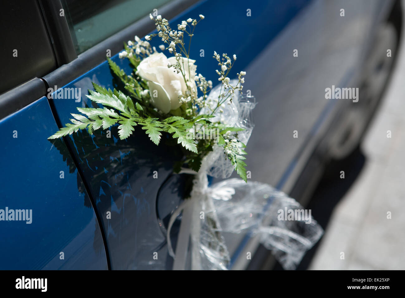 Ganz besonderer Tag für die meisten von uns. Tag der Hochzeit. Hochzeitsauto Stockfoto