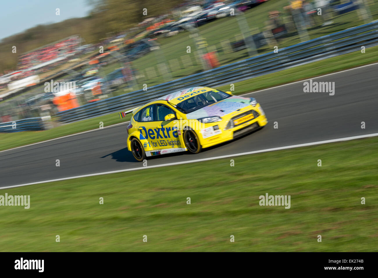 Brands Hatch, Fawkham, Longfield, Großbritannien. 5. April 2015. Alex Martin und Dextra Racing Ford Focus Laufwerke während der Dunlop MSA British Touring Car Championship in Brands Hatch. Bildnachweis: Gergo Toth/Alamy Live-Nachrichten Stockfoto