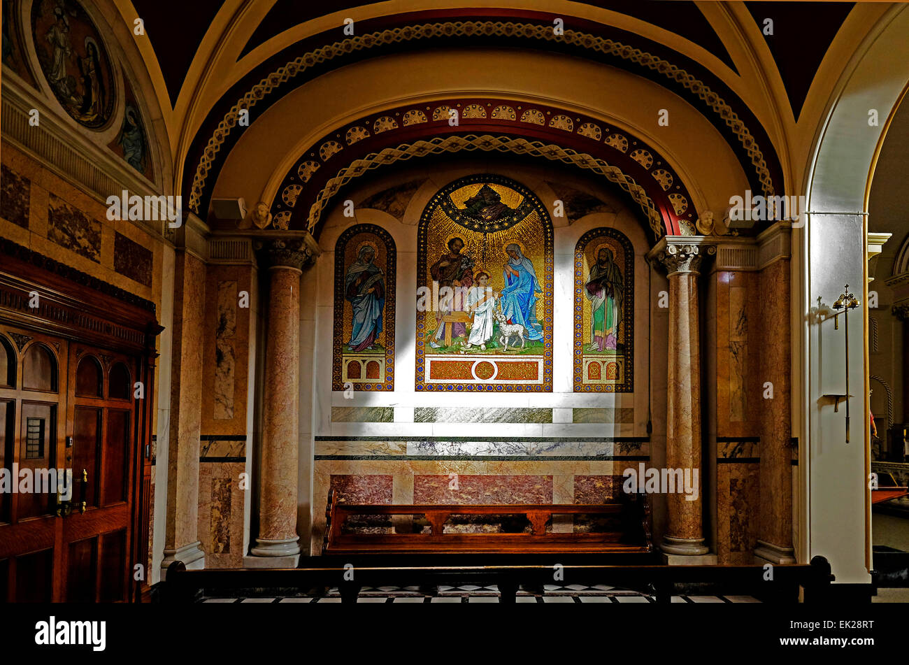 Mosaik Wandbild in St. Teresa Karmelitenkirche in Dublins Clarendon street Stockfoto
