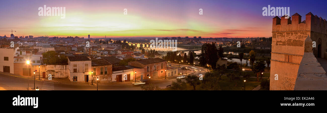 Panoramablick über den Fluss Guadiana von arabischen Zitadelle, Badajoz, Spanien Stockfoto