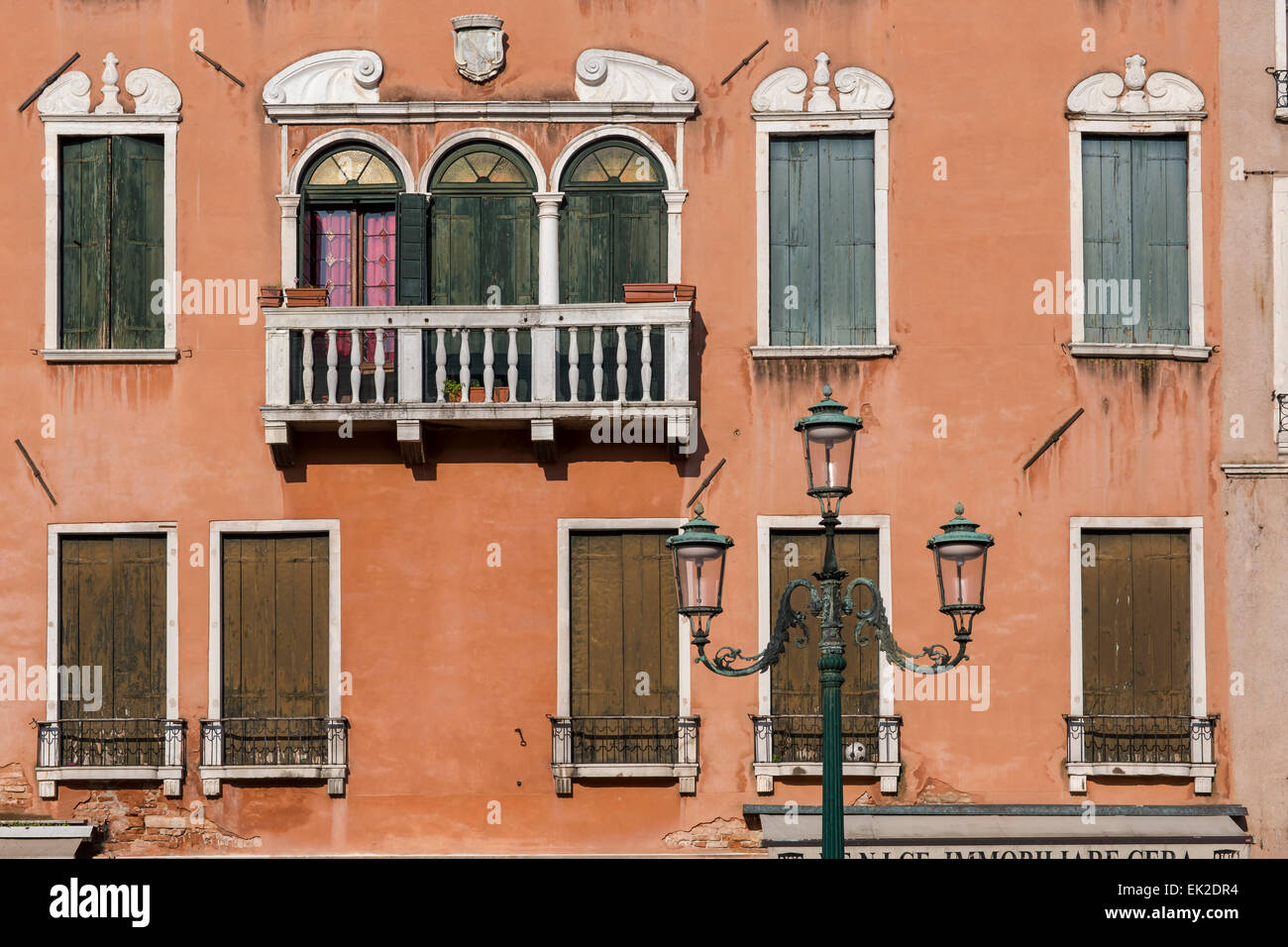Gebäude, Straßenlaterne, Venedig, Italien Stockfoto