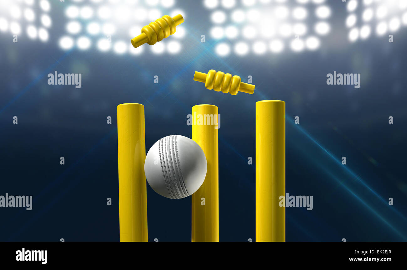 Ein weißes Leder Cricketball schlagen gelb Holz Cricket Wickets auf einem Hintergrund beleuchtete Stadion bei Nacht Stockfoto