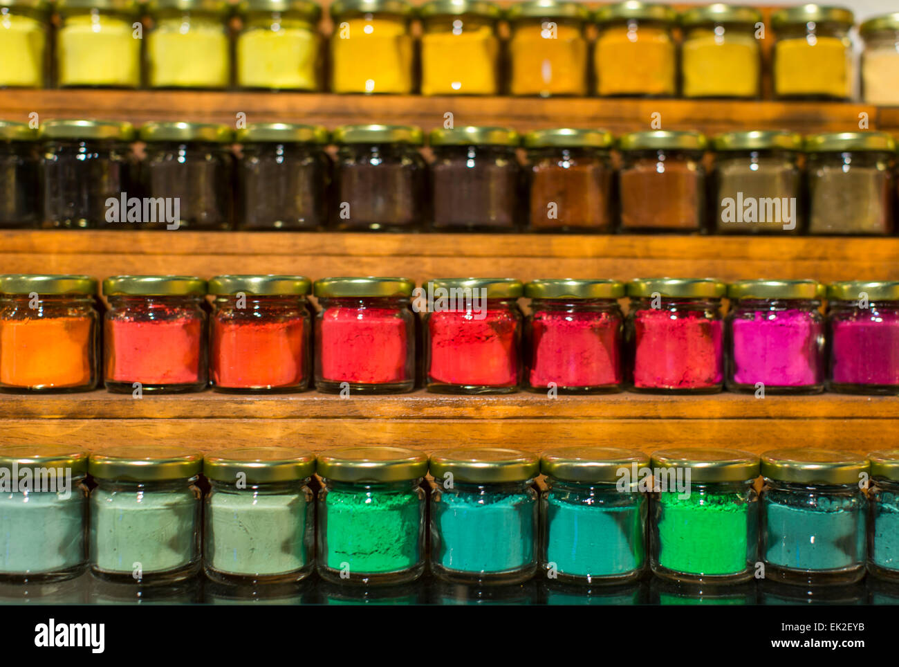 Mehrfarbige pulverisierten Farbe Pigment Gläser, Venedig, Italien Stockfoto