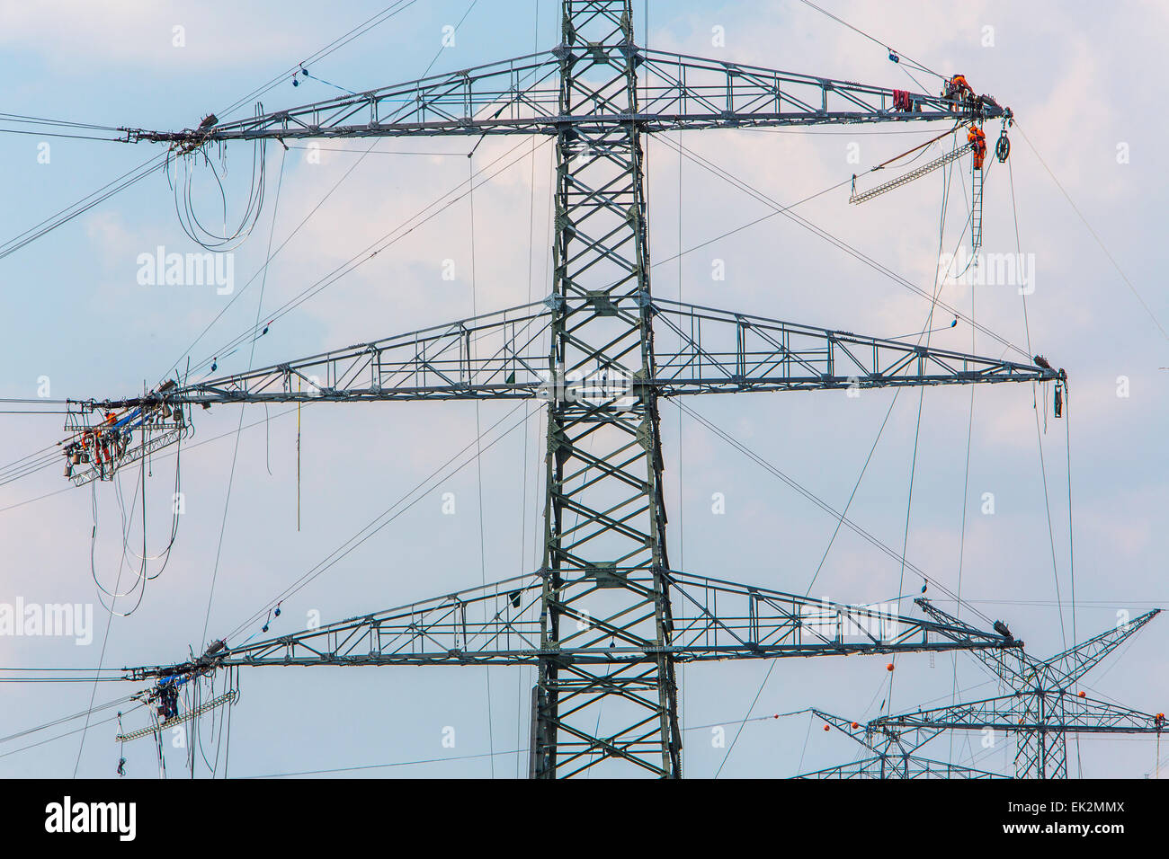 Bau der 380 kV-Freileitungen, überträgt Entwicklung für Strom aus Norddeutschland in den Süden, Stockfoto