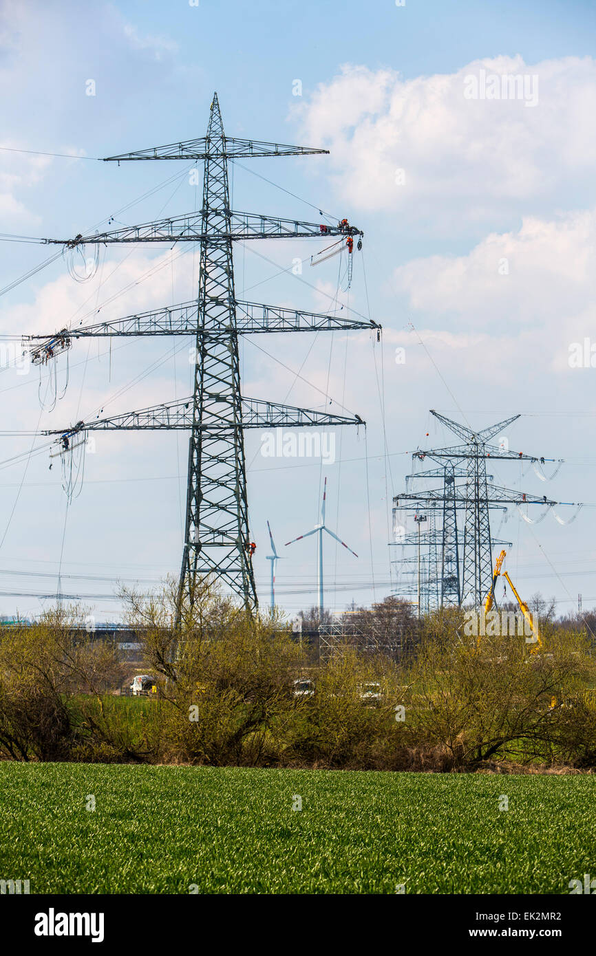 Bau der 380 kV-Freileitungen, überträgt Entwicklung für Strom aus Norddeutschland in den Süden, Stockfoto