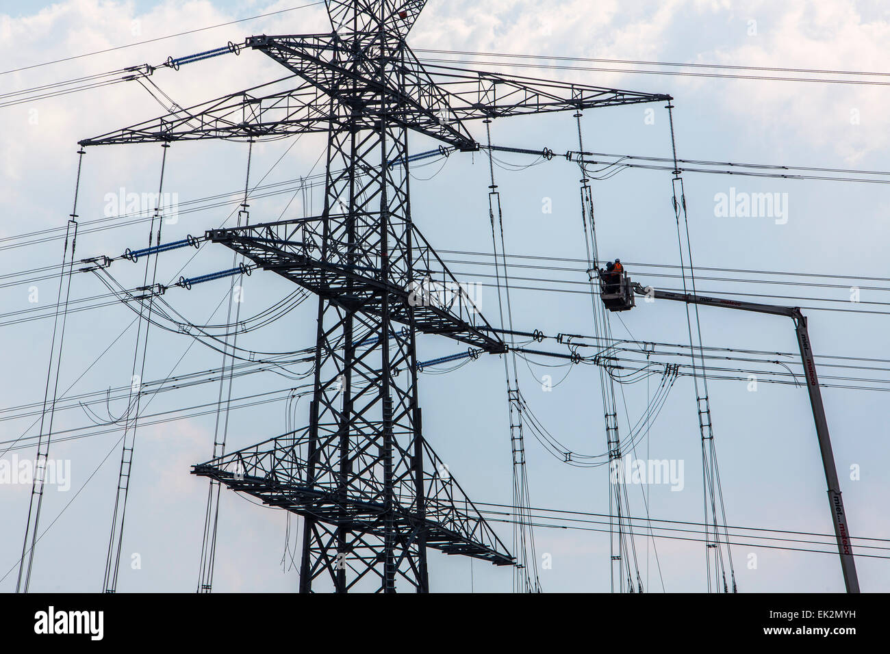 Bau der 380 kV-Freileitungen, überträgt Entwicklung für Strom aus Norddeutschland in den Süden, Stockfoto