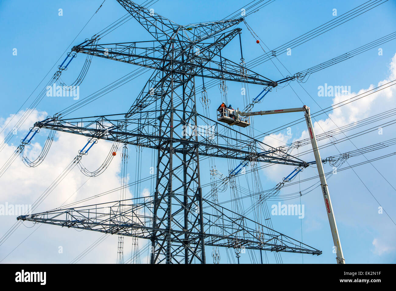 Bau der 380 kV-Freileitungen, überträgt Entwicklung für Strom aus Norddeutschland in den Süden, Stockfoto