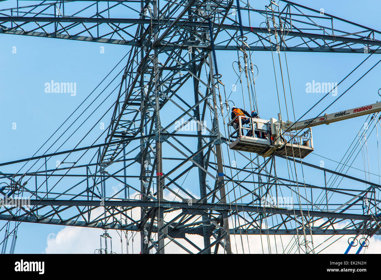 Bau der 380 kV-Freileitungen, überträgt Entwicklung für Strom aus Norddeutschland in den Süden, Stockfoto