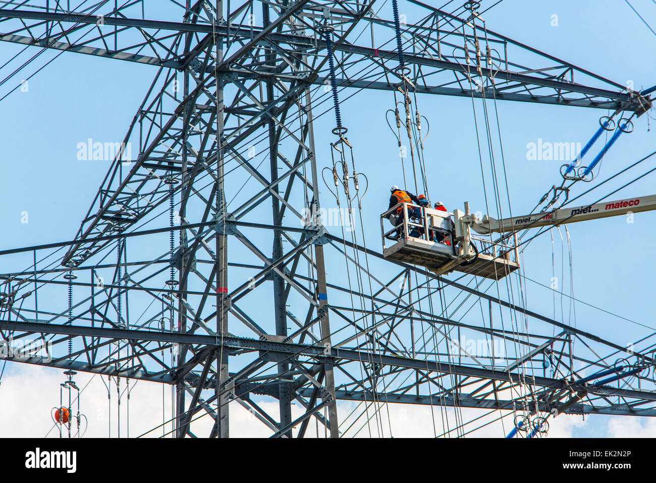 Bau der 380 kV-Freileitungen, überträgt Entwicklung für Strom aus Norddeutschland in den Süden, Stockfoto