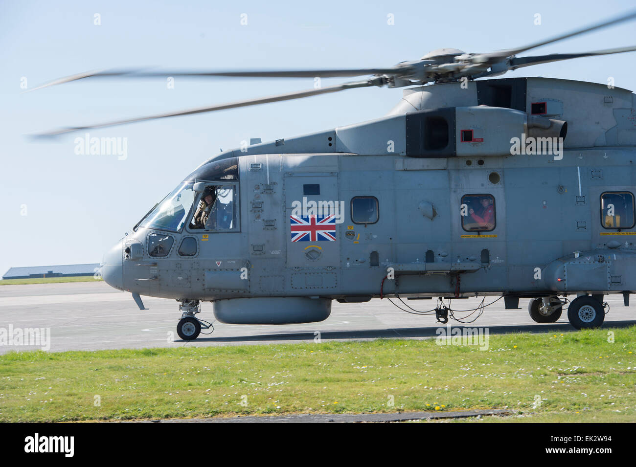 820 Staffel Merlin MK2 Hubschrauber zurückgeben aus dem Ebola Hilfsbemühungen in Sierra Leone, an RNAS Culdrose Stockfoto