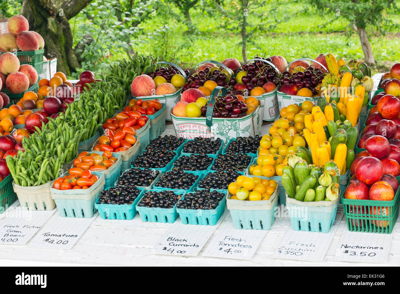 Kanada, Ontario, Niagara-on-the-Lake, Anzeige von Obst und Gemüse auf einem Obstmarkt Straße Seite Stockfoto