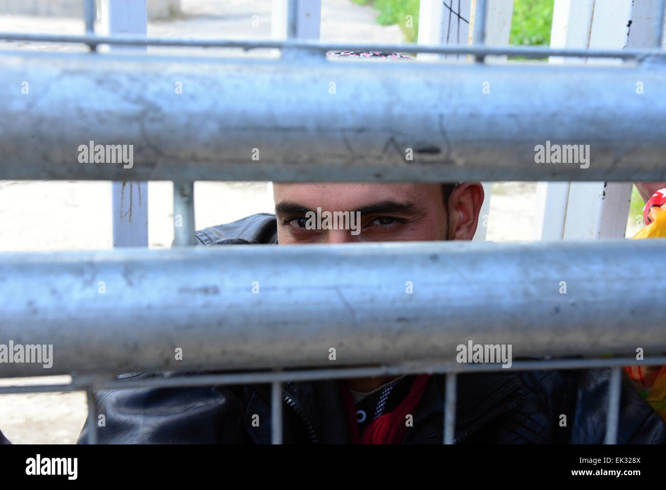 Porträt des Mannes, die islamischen Staat beitreten wollen. Jetzt wartet er für die Eingabe von Syrien in Akcakale Grenzstadt. 31.3.2015 Akcakale Stockfoto