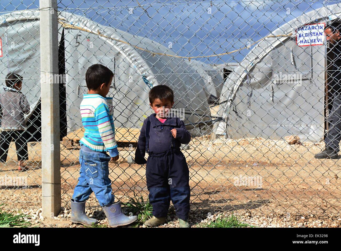 Syrer in Flüchtlingslager in Suruc. Diese Menschen sind Flüchtlinge aus Kobane und wegen islamischer Staat Angriff entkommen. 30.3. Stockfoto