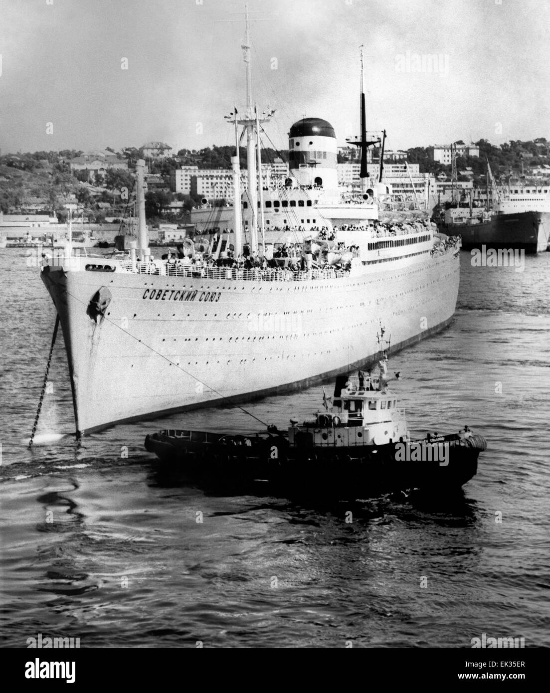 Wladiwostok. UDSSR. Der Liner "Sovetsky Soyuz" in Zolotoy Rog Bucht
