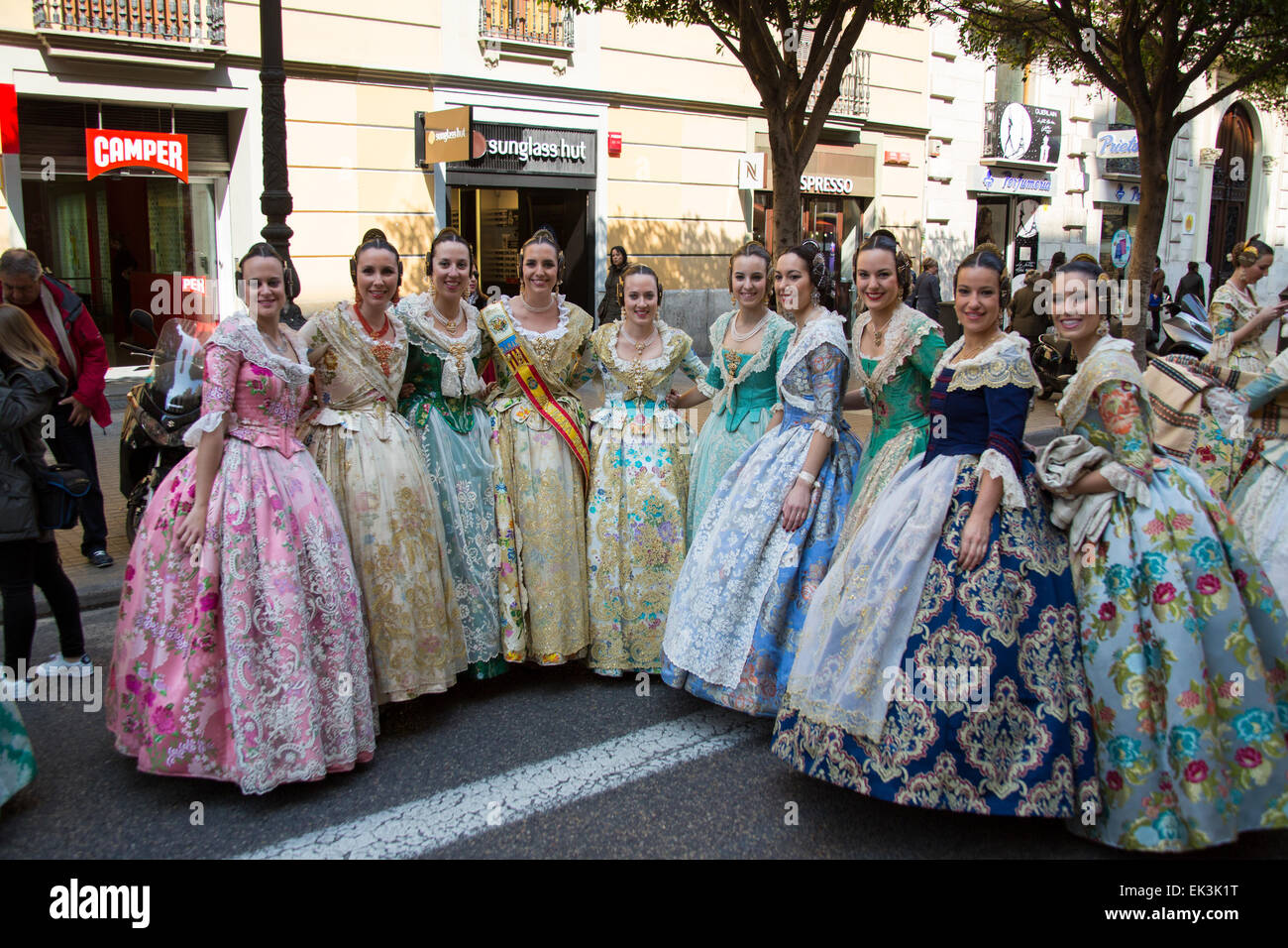 Las Fallas Festival kostümierten Damen, Valencia, Spanien Stockfoto