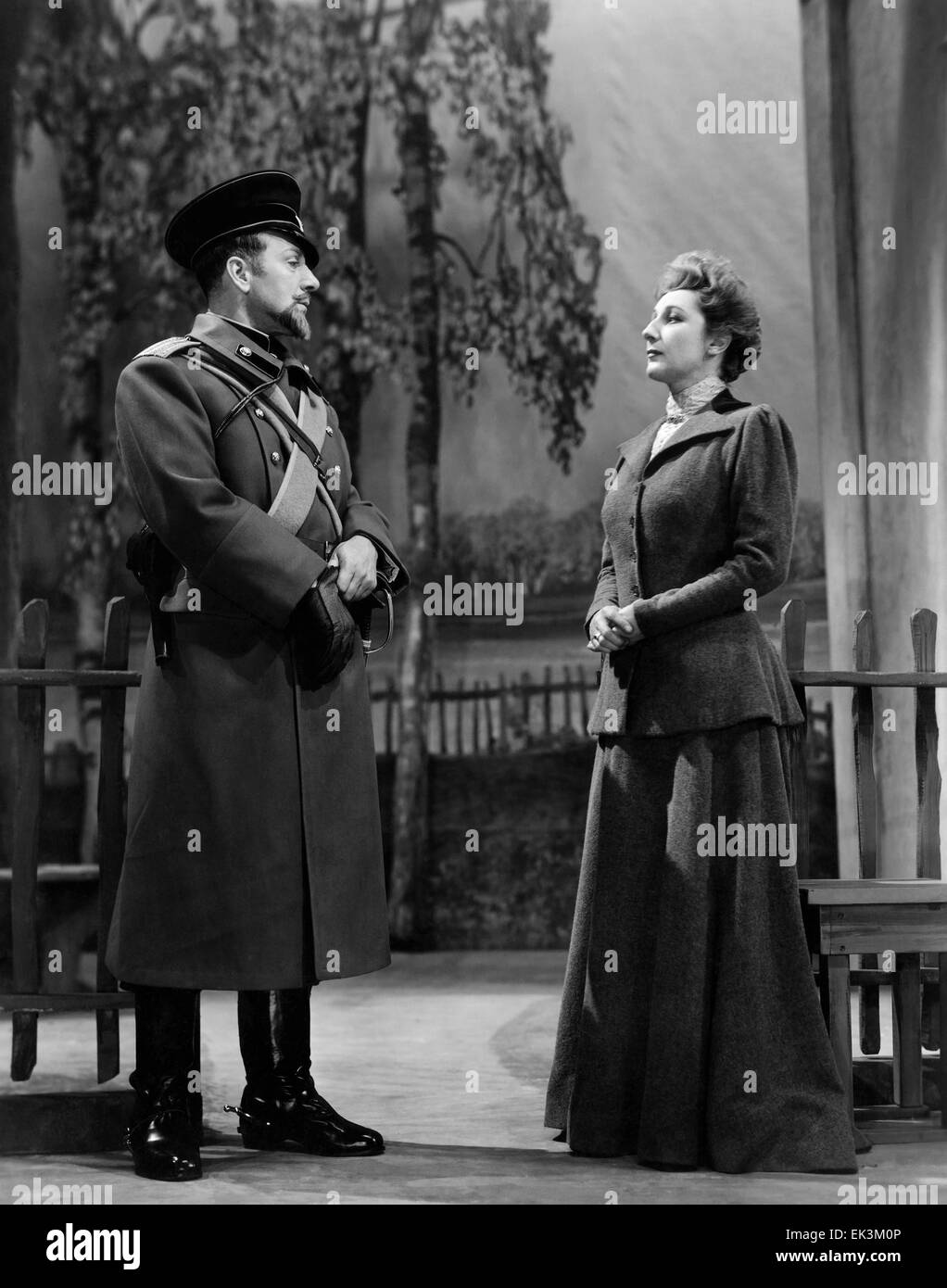 Dennis King, Judith Anderson, am Set des Broadway spielen "Drei Schwestern", Ethel Barrymore Theater, New York, 1942 Stockfoto