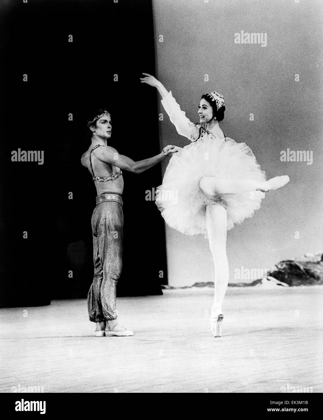 Rudolf Nurejew, Margot Fonteyn, am Set des Dokumentarfilms "ein Abend mit dem Royal Ballet", 1963 Stockfoto