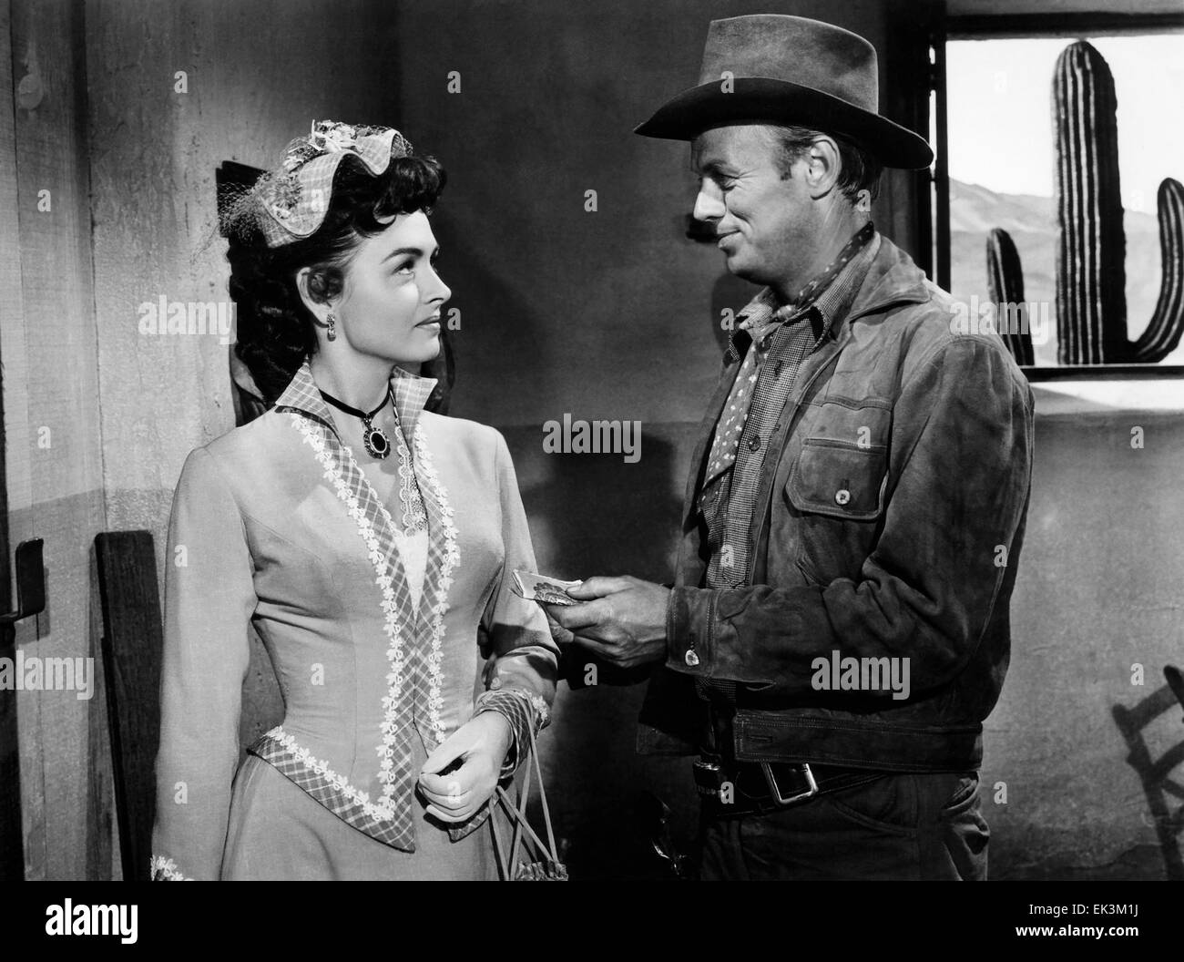 Donna Reed, Richard Widmark, am Set des Films "Backlash", 1956 Stockfoto