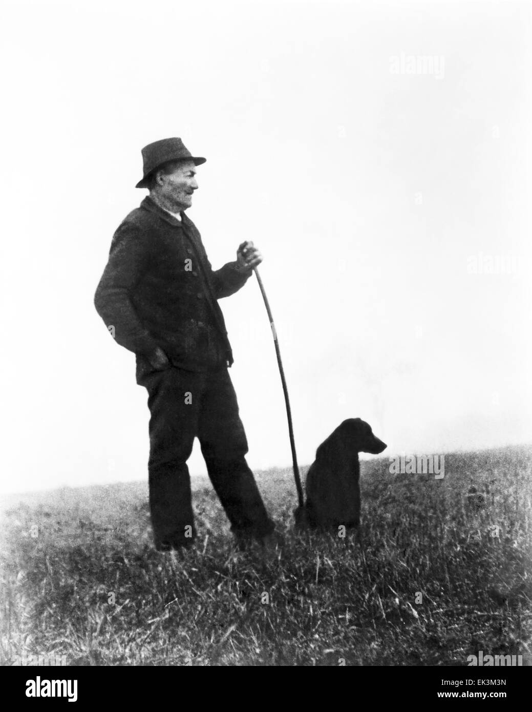 Mann mit Hund, am Set des Dokumentarfilms "Farrebique Ou Les Quatre Saison", Regie: Georges Rouquier, 1946 Stockfoto