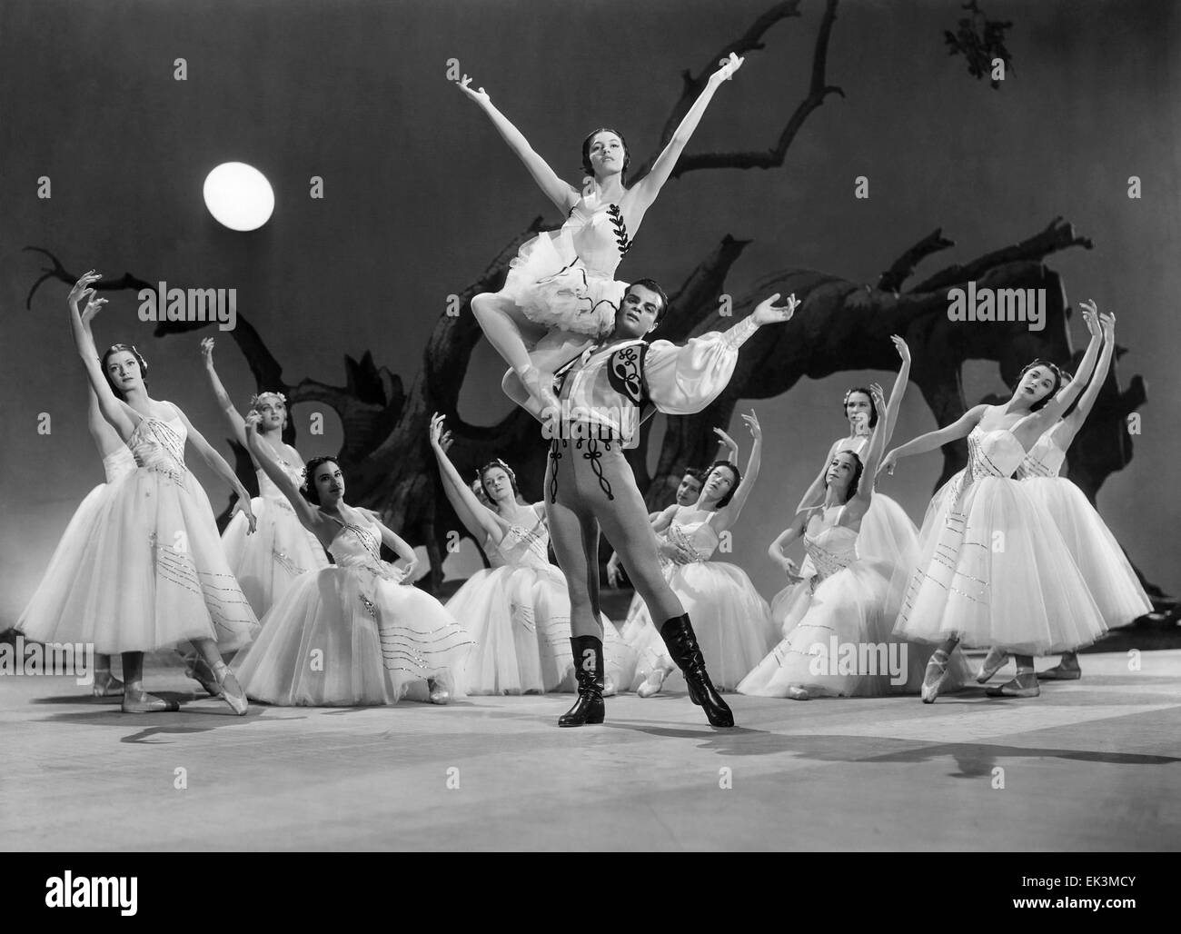 Cyd Charisse, Michael Panaieff, am Set des Films "Mission nach Moskau" 1943 Stockfoto