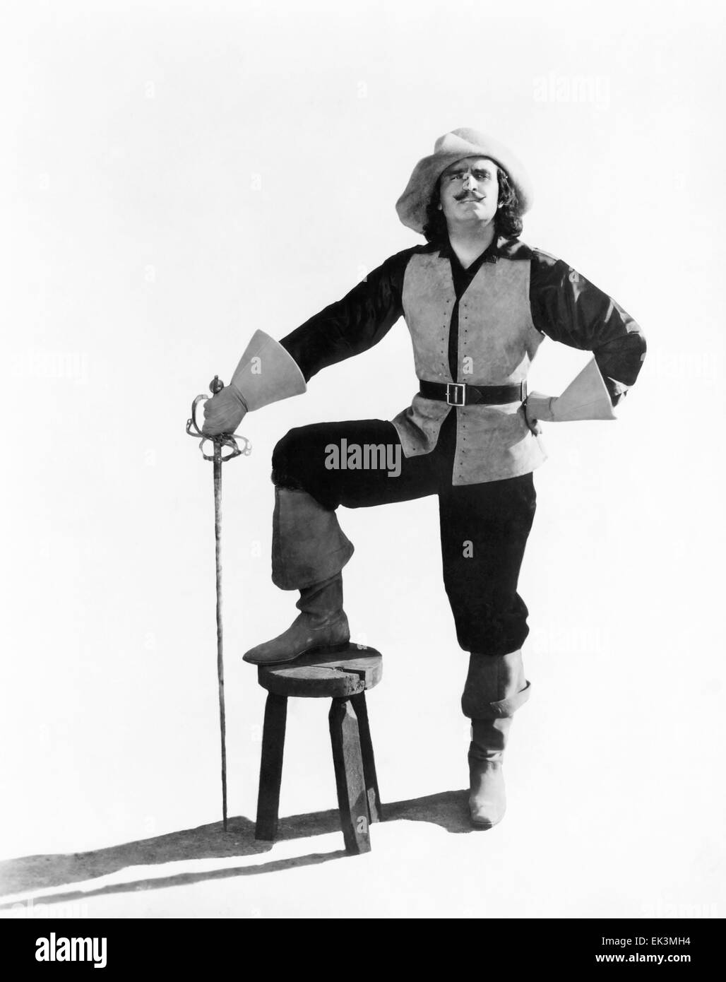 Douglas Fairbanks, am Set des Stummfilms "Die drei Musketiere", 1921 Stockfoto