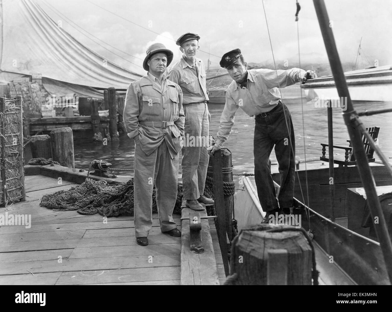 Walter Sande Walter Brennan Humphrey Bogart Am Set Des Films To Walter sande walter brennan humphrey bogart am set des films to