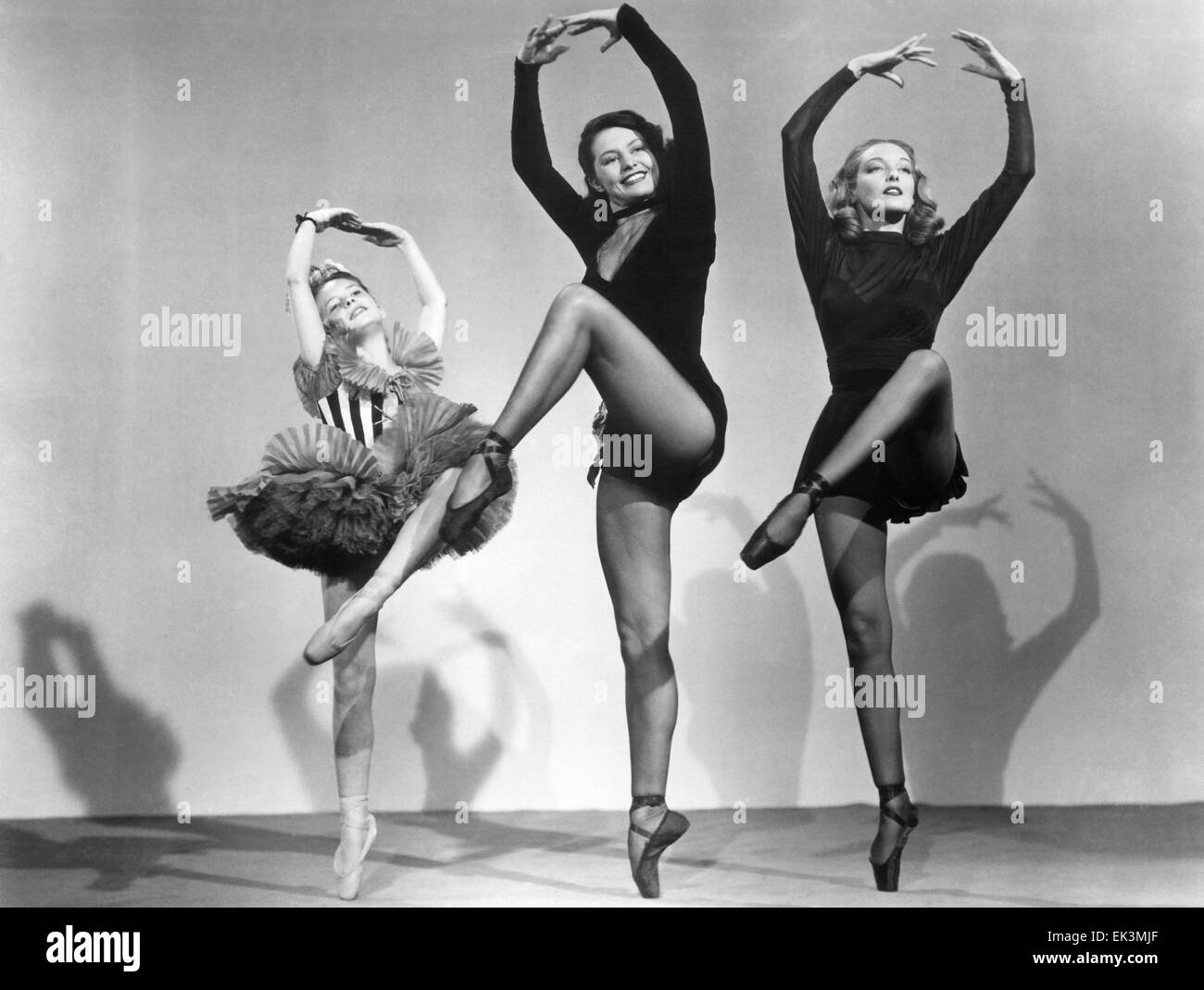 Margaret O'Brien, Cyd Charisse, Karin Booth, am Set des Films "Die unvollendeten Tanzes", 1947 Stockfoto