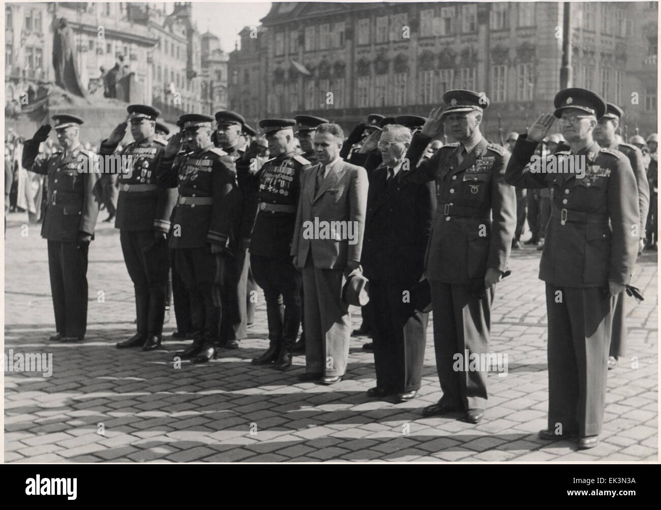 Sowjetische Generäle und Führer der kommunistischen Partei der Tschechoslowakei. 14. Juni 1948 Prag? Stockfoto
