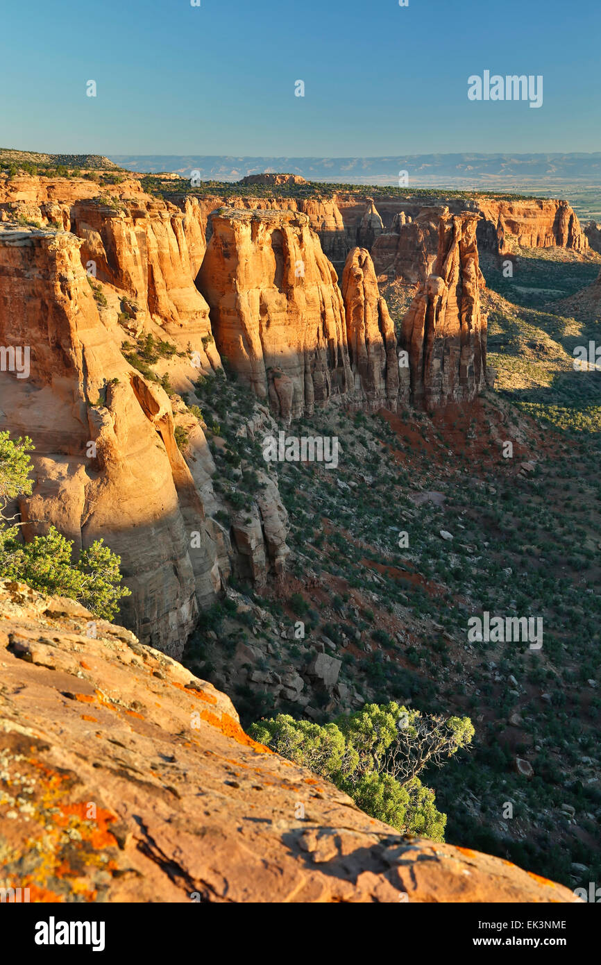Sandstein-Denkmäler und Formationen aus Colorado National Monument, Monument Canyon Ansicht Grand Junction, Colorado USA Stockfoto
