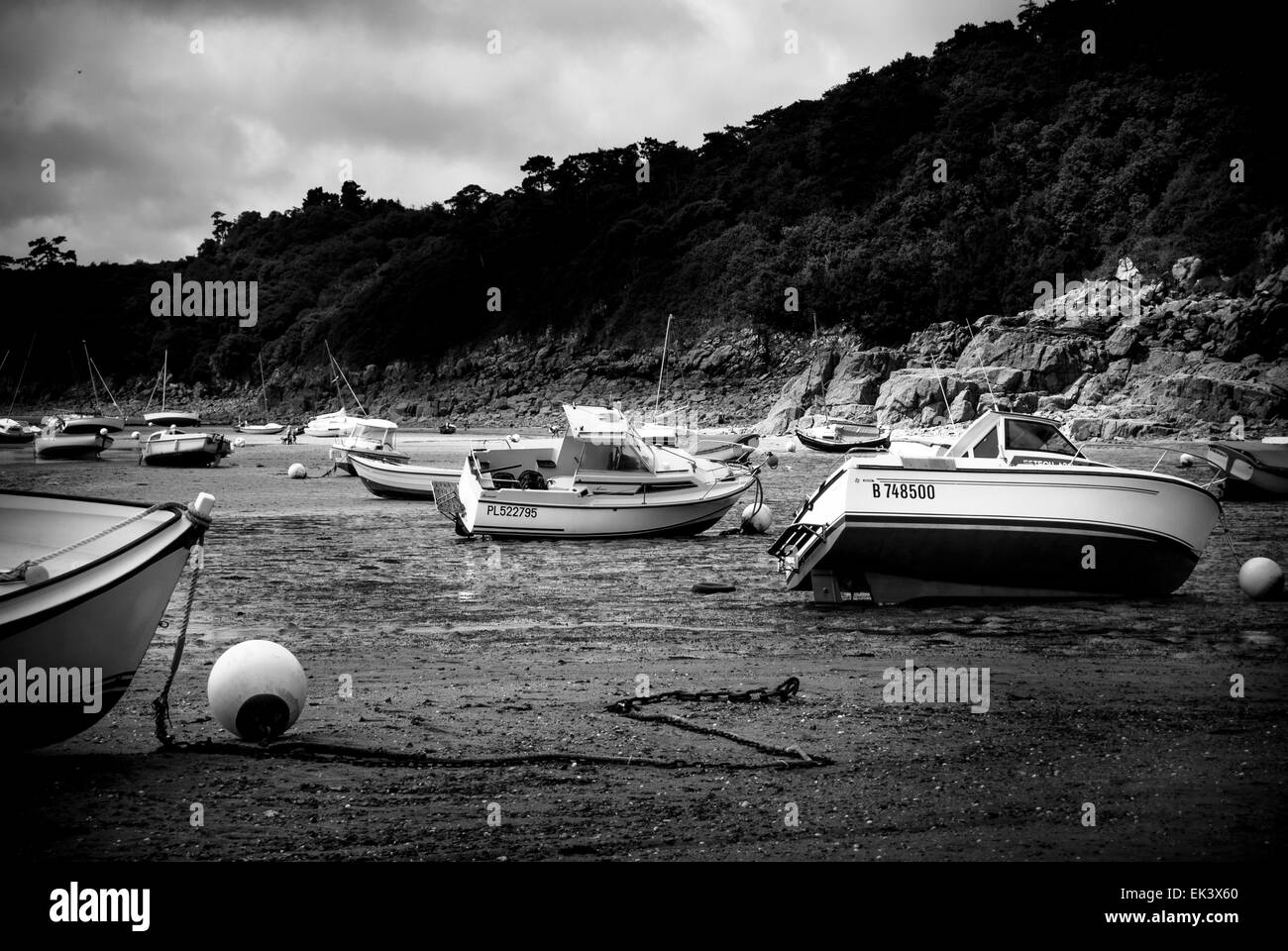 Boote im Hafen bei Ebbe Stockfoto