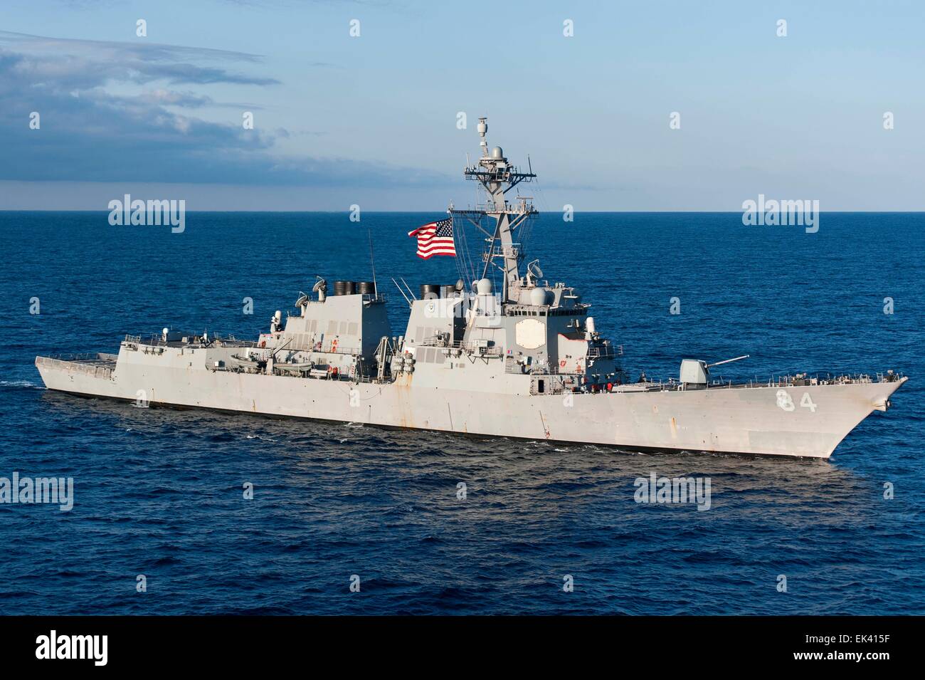 US Navy Arleigh Burke-Klasse geführte Flugkörper Zerstörer USS Bulkeley während des Betriebs 31. März 2015 in den Atlantischen Ozean. Stockfoto