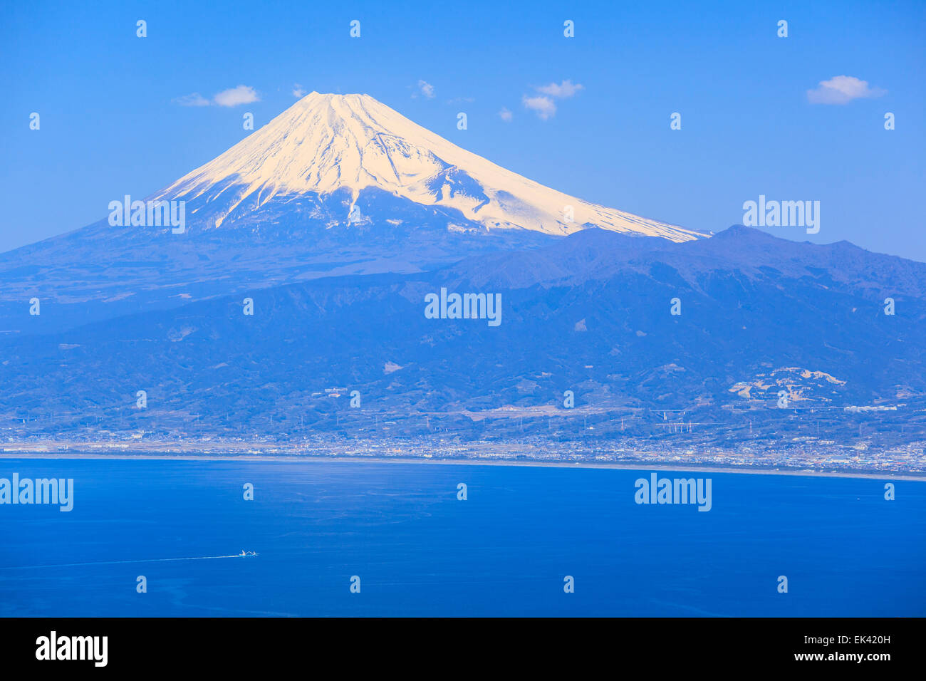 Mt. Fuji und die Suruga-Bucht von Darumayama Plateau, Izu-Halbinsel, Japan Stockfoto