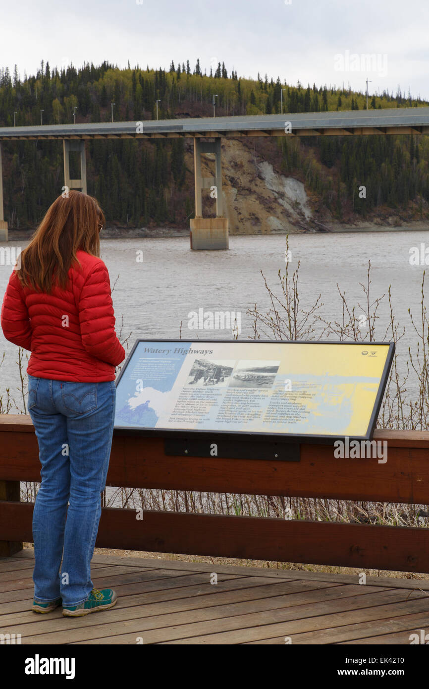 Die Trans-Alaska-Pipeline auf dem Yukon River, Dalton Highway, Alaska. Stockfoto