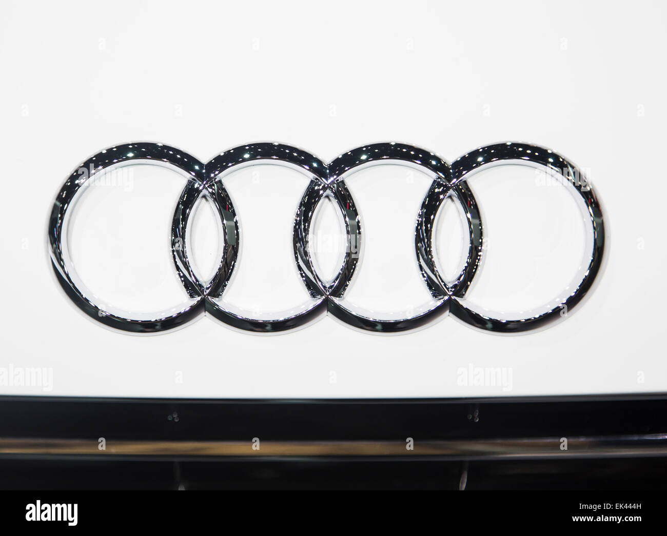 Audi, 2. April 2015: Das Audi-Logo ist auf einem Auto gesehen, während eine Pressevorschau auf der Seoul Motor Show in Goyang, nördlich von Seoul, Südkorea.  (Foto: Lee Jae-Won/AFLO) (SÜDKOREA) Stockfoto