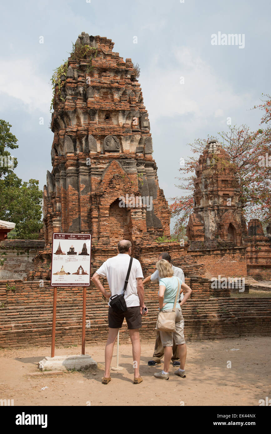 Touristen in Ayutthaya Historical Park nördlich von Bangkok Thailand Stockfoto