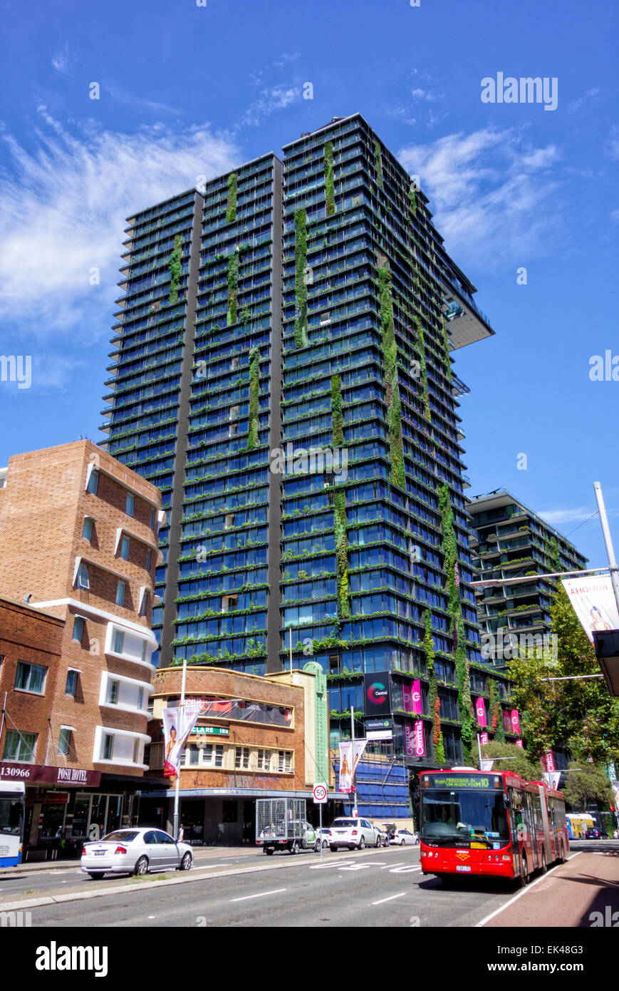 Eine Central Park, Broadway/Parramatta Road, Chippendale, Sydney. Post-modernen Wolkenkratzer; Gebäude; modern; hängende Gärten; vertikale Garten Stockfoto