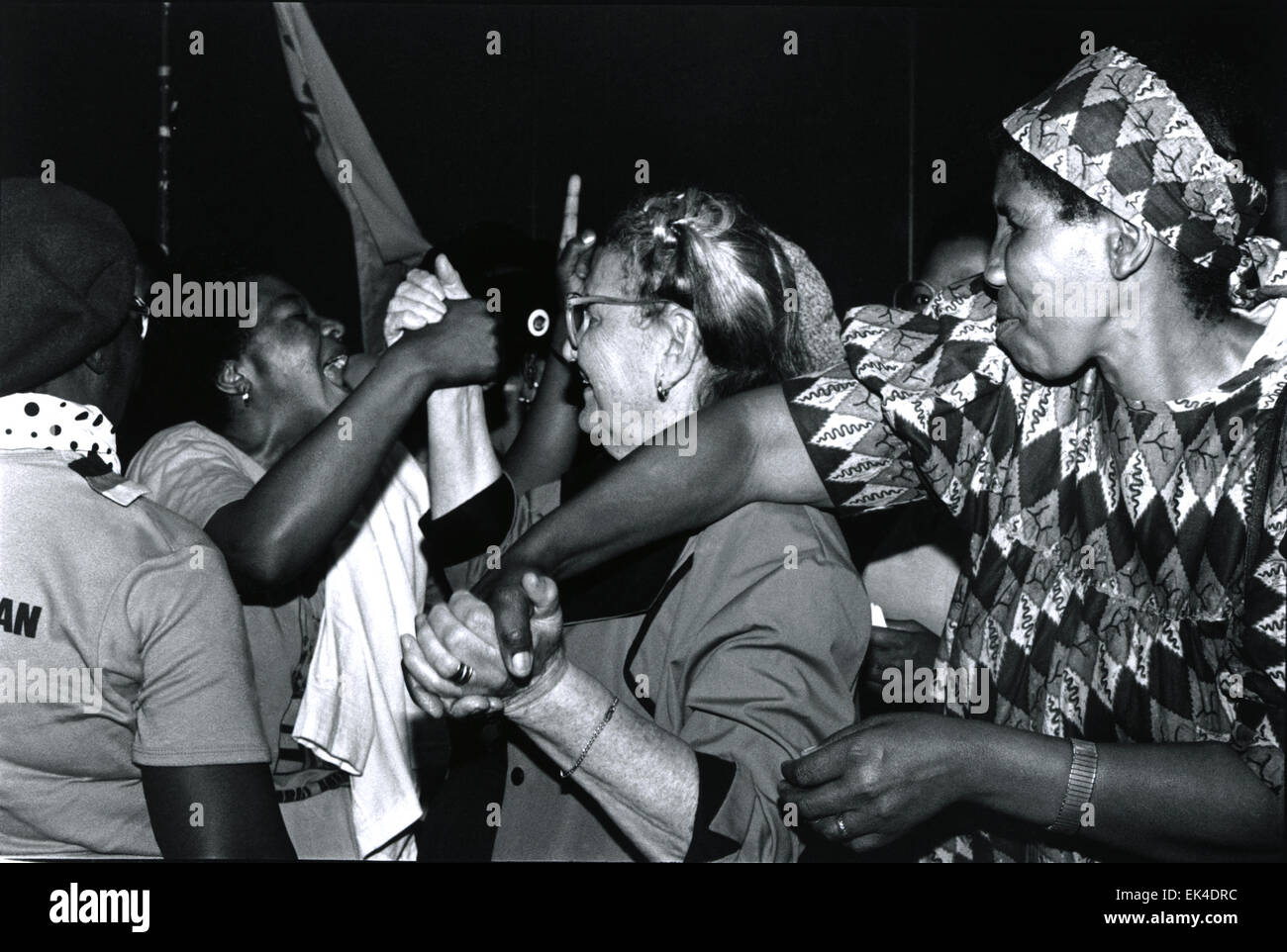 Ray Alexander Simons, Anti-Apartheid Stalwart, Gewerkschafter, South African kommunistische Partei Mitglied ist willkommen zurück nach Südafrika nach 25 Jahren in Exileat, die eine Willkommenszeremonie organisiert durch FEDSAW Wits University, Johannesburg, 1990 Stockfoto