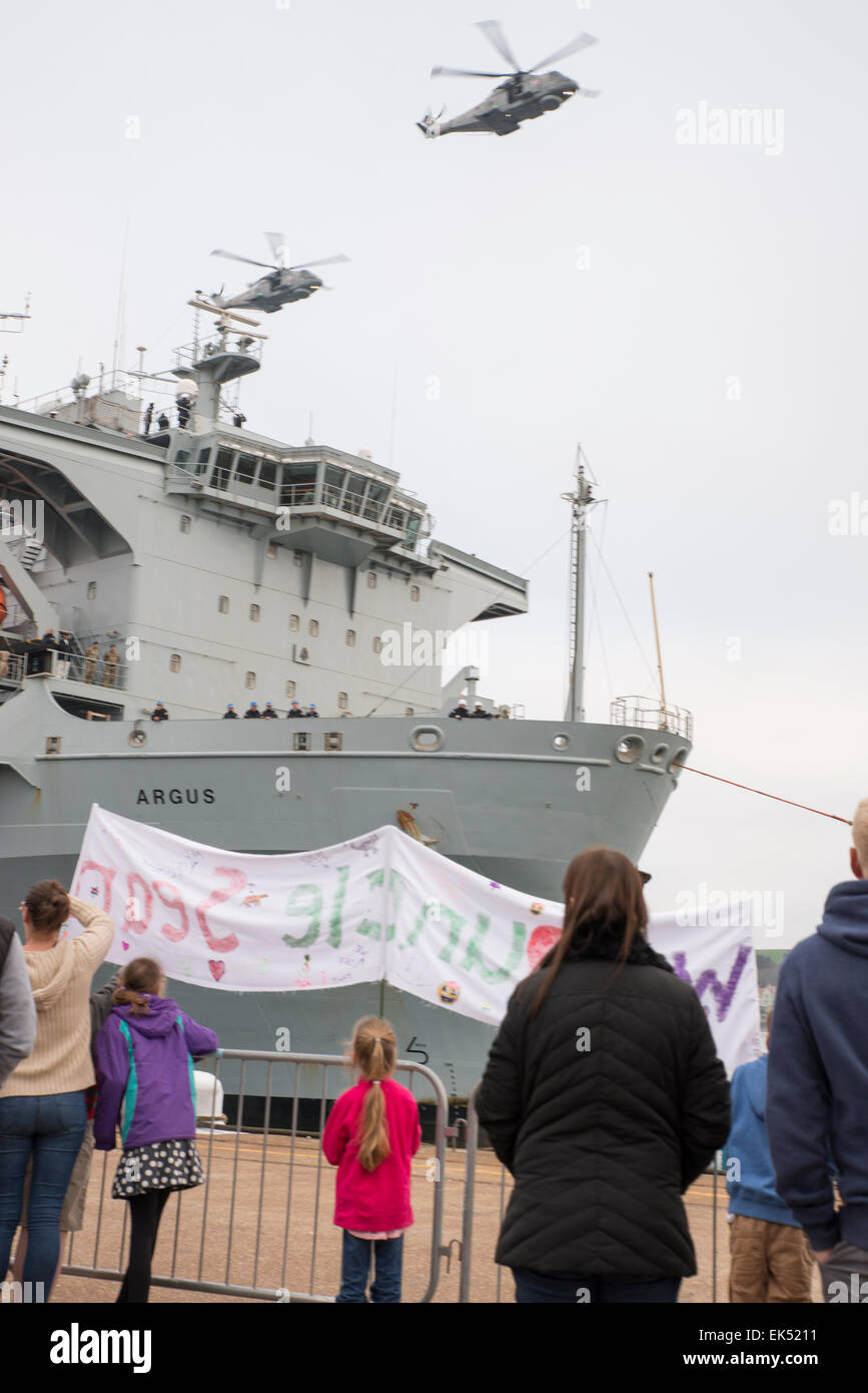 RFA Argus kehrt nach Falmouth, post eine Bereitstellung nach Sierra Leone, die Ebola-Hilfe Notfall unterstützen Stockfoto