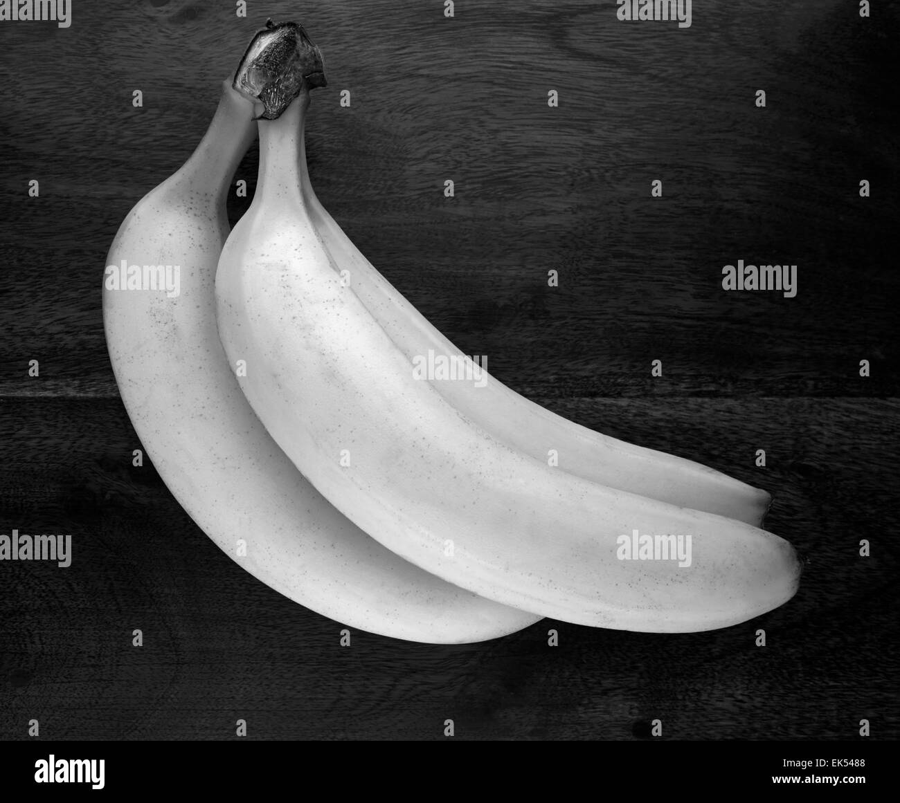 Obst - Bananen auf einem Holztisch Stockfoto