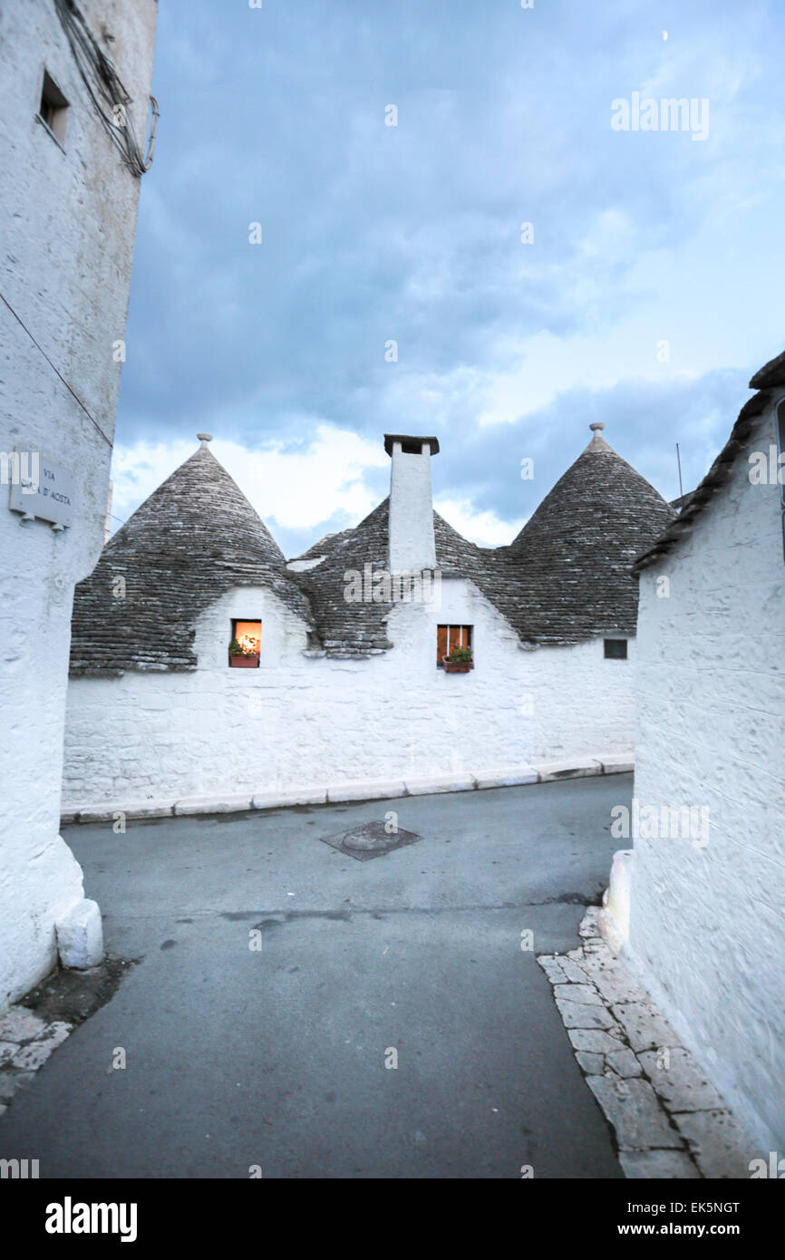 Charakteristischen Häuser benannten Trulli befindet sich in Mitte der Puglia Land. Alberobello, Apulien. Italien Stockfoto