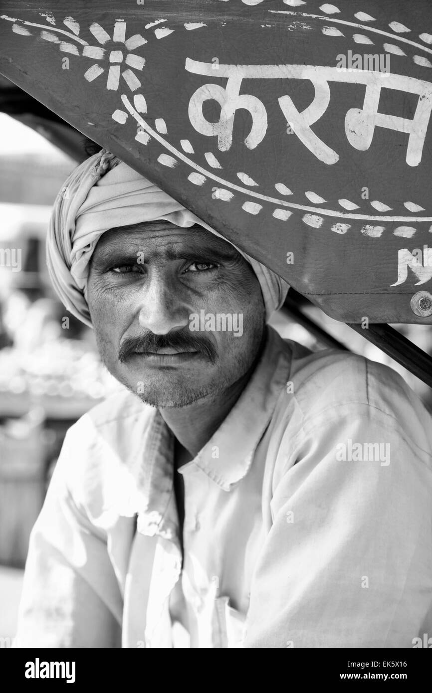 Indien, Rajasthan, Jaipur, Indien Tuk Tuk-Fahrer Stockfoto