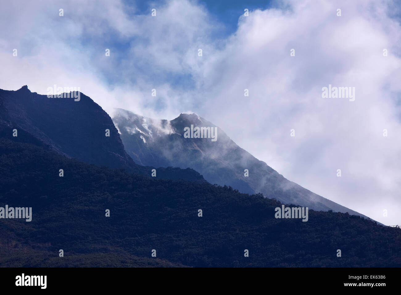 Italien, Sizilien, Äolischen Inseln, Insel Stromboli, Blick auf den Vulkan aus dem Meer Stockfoto