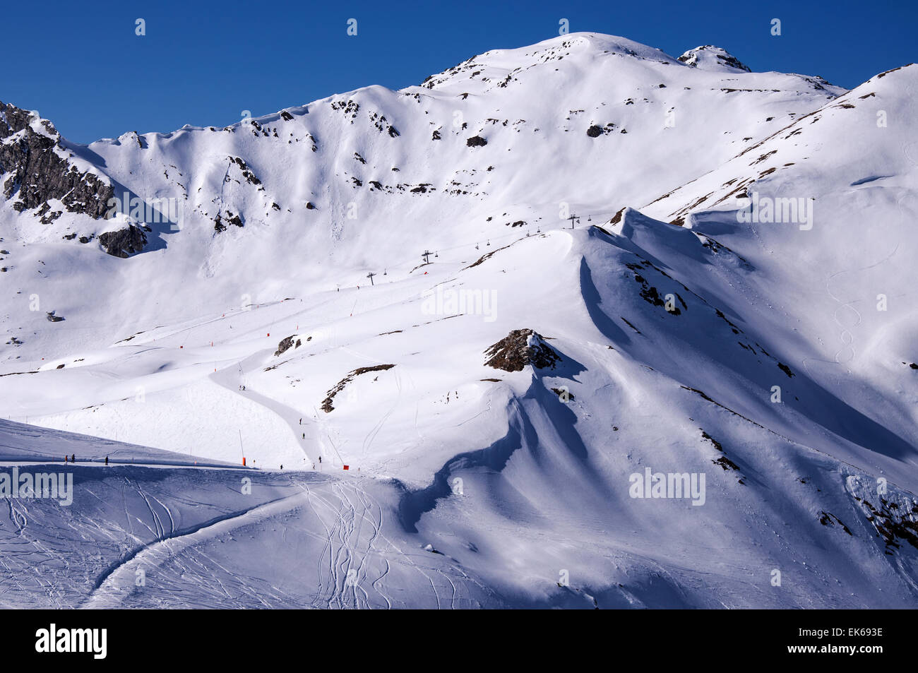 Skipisten und eine Sesselbahn im Skigebiet Mayrhofen im Zillertal Alpen in Tirol, Österreich Stockfoto