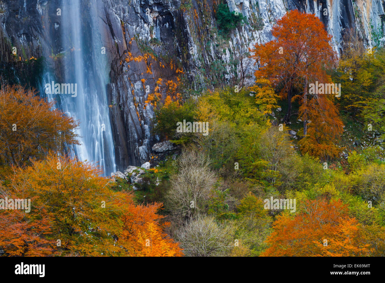 Wasserfall. Los Collados del Ason Naturpark. Kantabrien, Spanien, Europa. Stockfoto