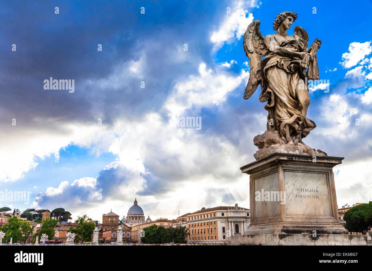 Roman Architecture, Skulptur von Angel in der Nähe von Castel Sant' Angelo. Stockfoto