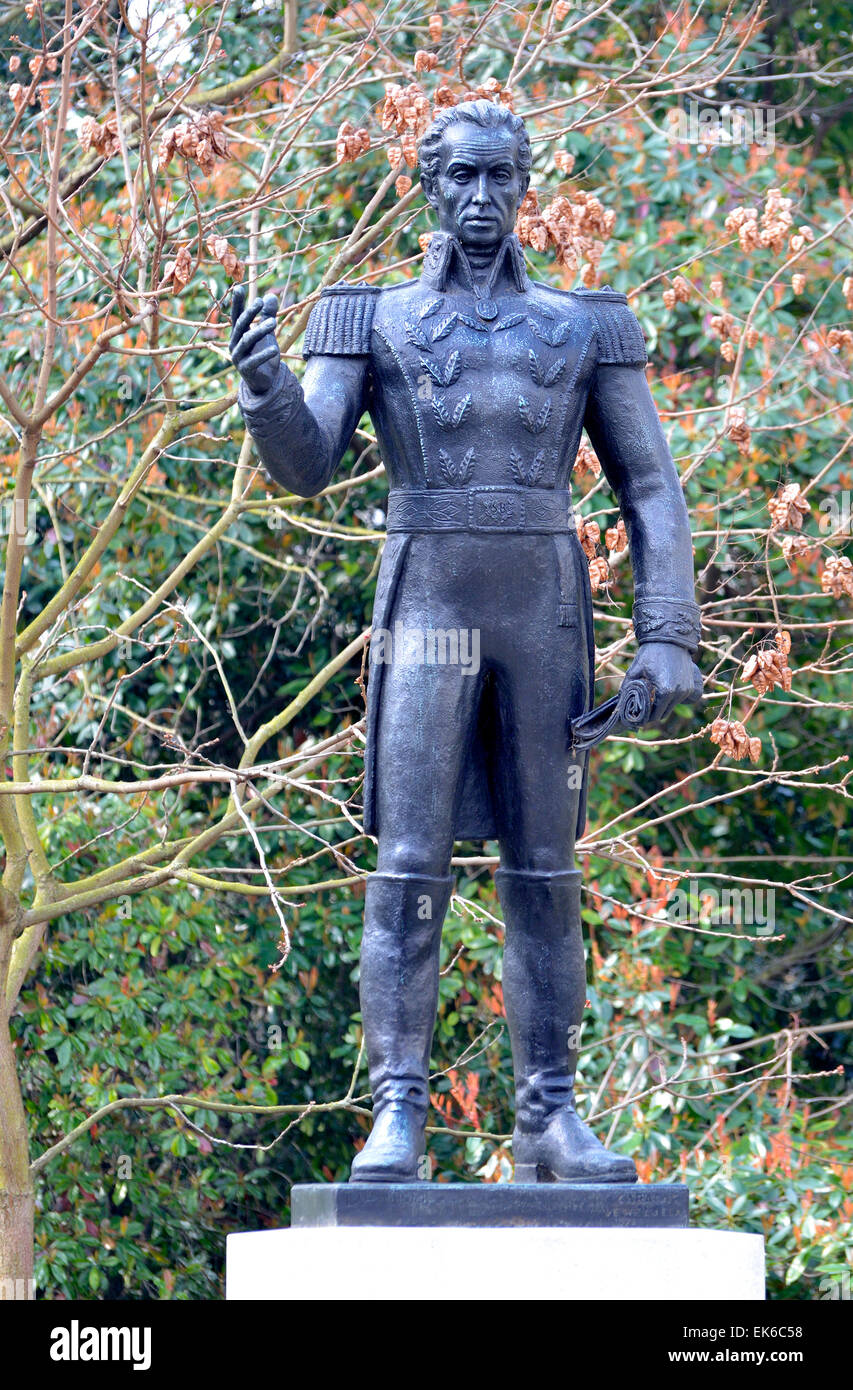 London, England, Vereinigtes Königreich. Statue von Simón Bolívar in Belgrave Square (1974: Hugo Daini) von James Callaghan, dann ausländische Sec enthüllt Stockfoto